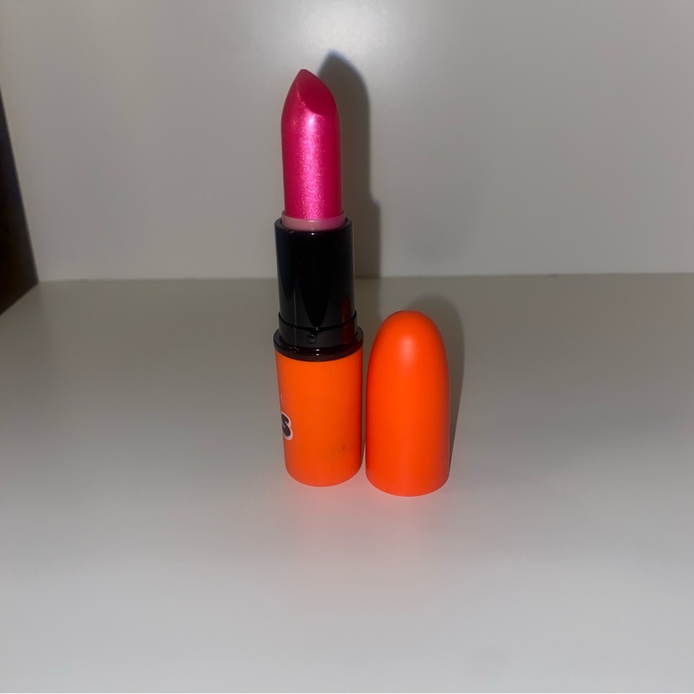 Mac trolls lipstick dance off pants off